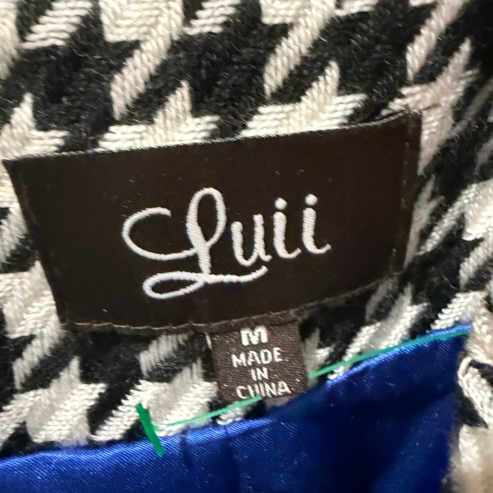Luii Black and White Houndstooth Cape - Picture 2 of 8